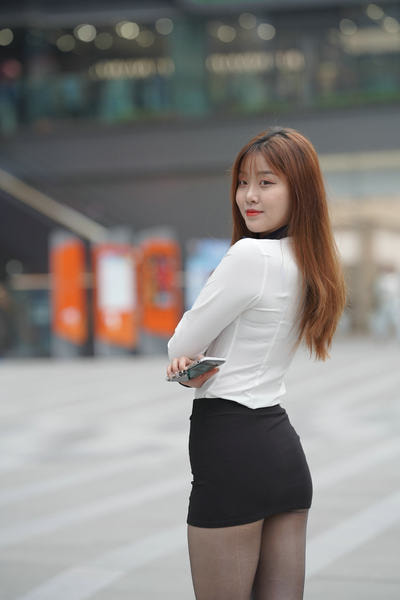 魔镜街拍-制服黑丝美女